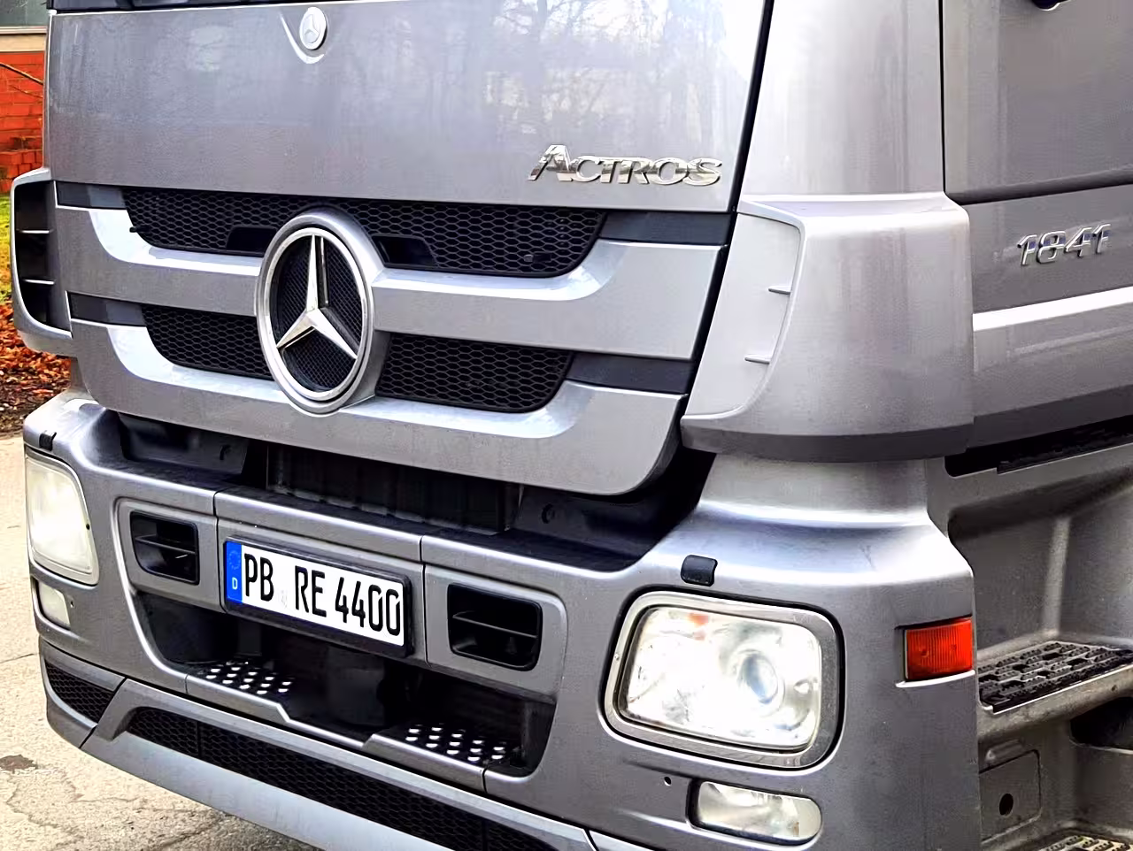 mb actros 1841 kuehlergrill detail